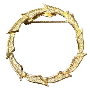 Gold Tone Textured Circle Brooch Pin Leaf Design Vintage Accessory
